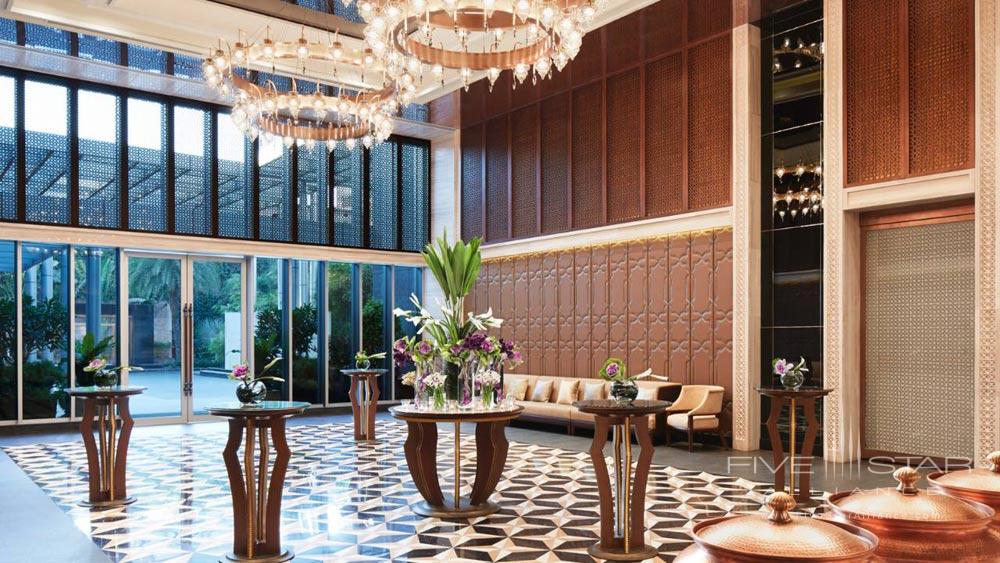 Four Seasons Mumbai Lobby.