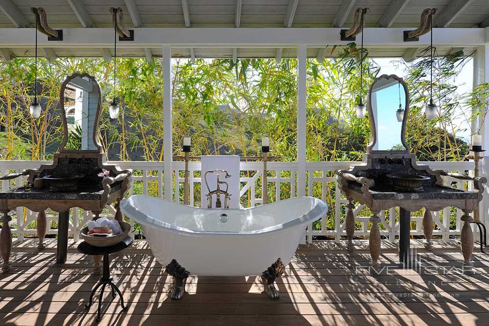 Belle Mont Farm Room With Double Vanity And Tub.