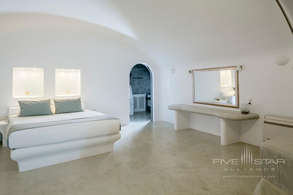 Deluxe Plunge Pool &amp; Indoor Jacuzzi Suite BedroomPegasus Suites and Spa, Santorini