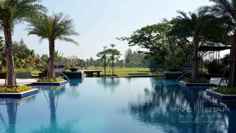 Le Meridien Suvarnabhumi Infinity Pool