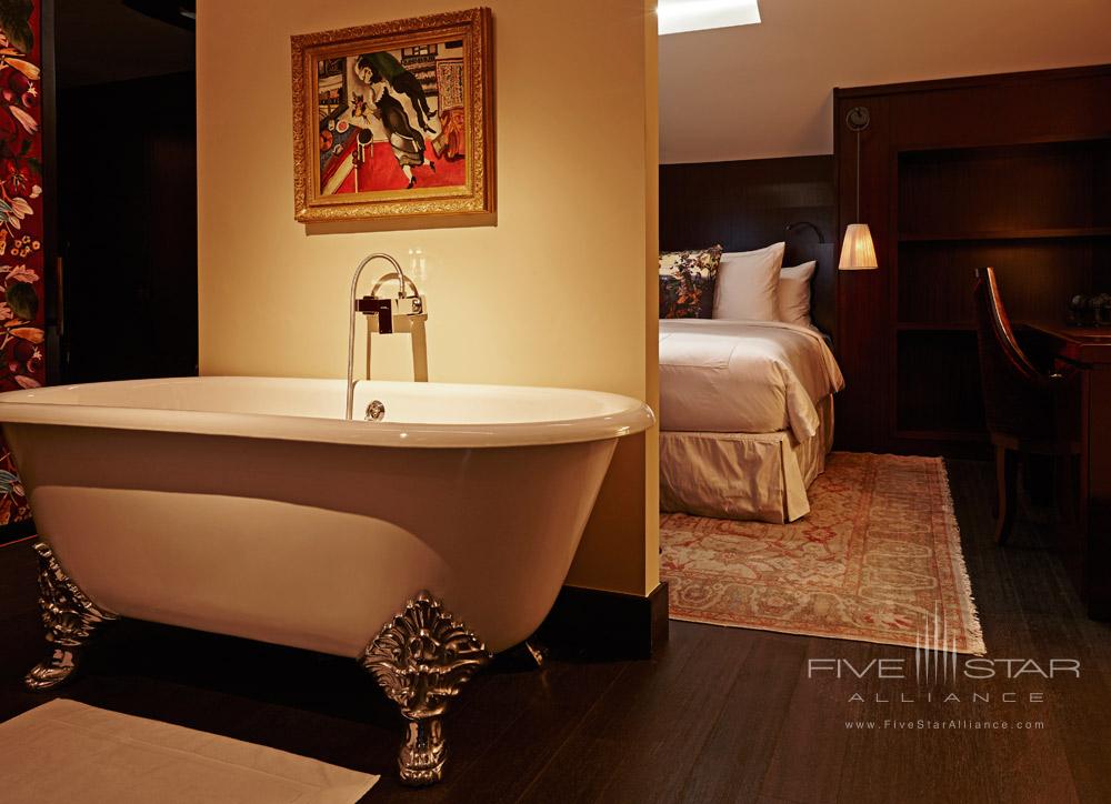 Suite Bath at Hotel Vagabond, Singapore