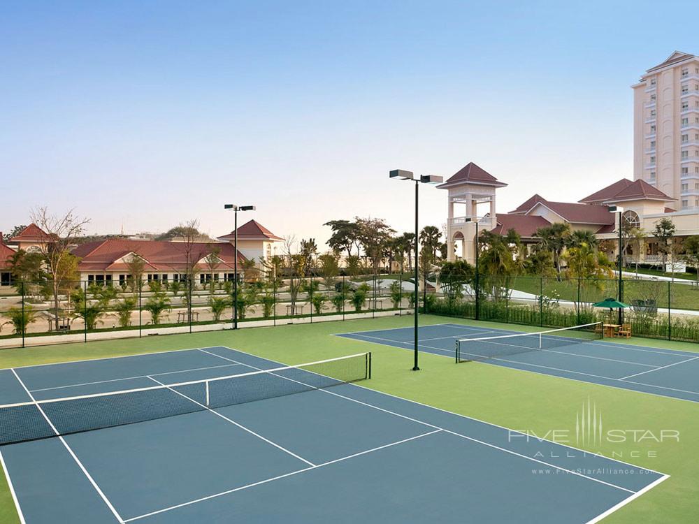 Take advantage of access to the extensive facilities of the Phokeetra Sports Club. Enjoy a state-of-the-art gym, tennis courts, squash and the club pool during a stay at Sofitel Phnom Penh Phokeethra