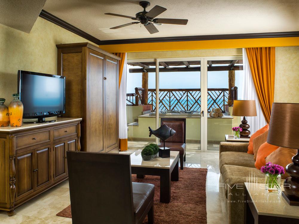 Three Bedroom Master Residence Living Area with Balcony and Private Spa, Villa del Palmar Cancun, Mexico