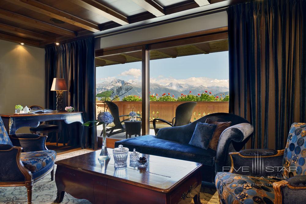 Lounge and bar at Hotel Guarda Golf, Switzerland