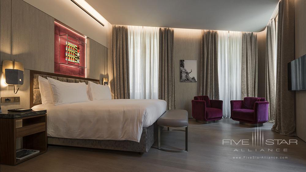 Corner Suite with Small Sitting Area at Fendi Private Suites, Rome