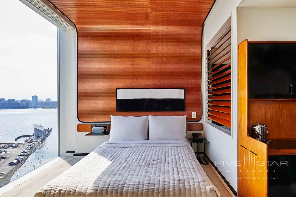 Deluxe Queen Guest Room at The Standard High Line, New York