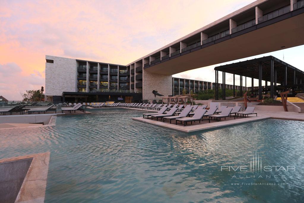 Outdoor Pool and Lounge at Grand Hyatt Playa del Carmen Resort, Playa del Carmen, Mexico