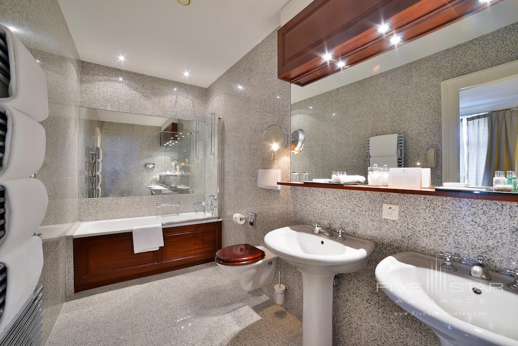 Suite Bathroom at Hotel Des Trois Couronnes