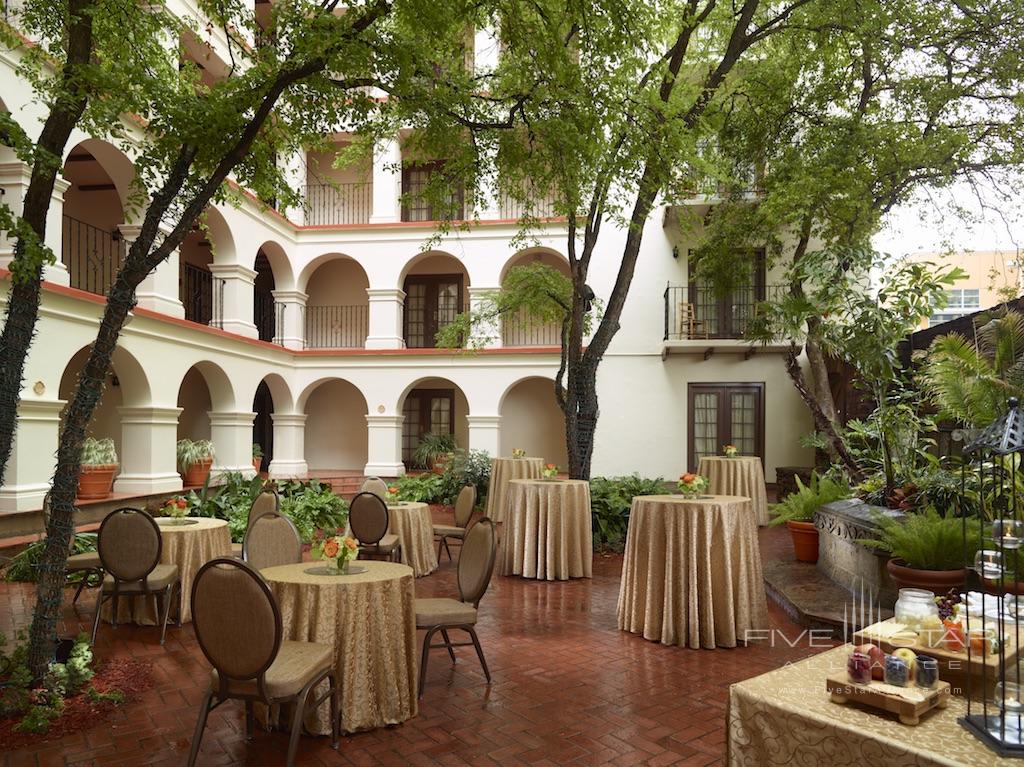 Omni La Mansion del Rio Hotel Courtyard