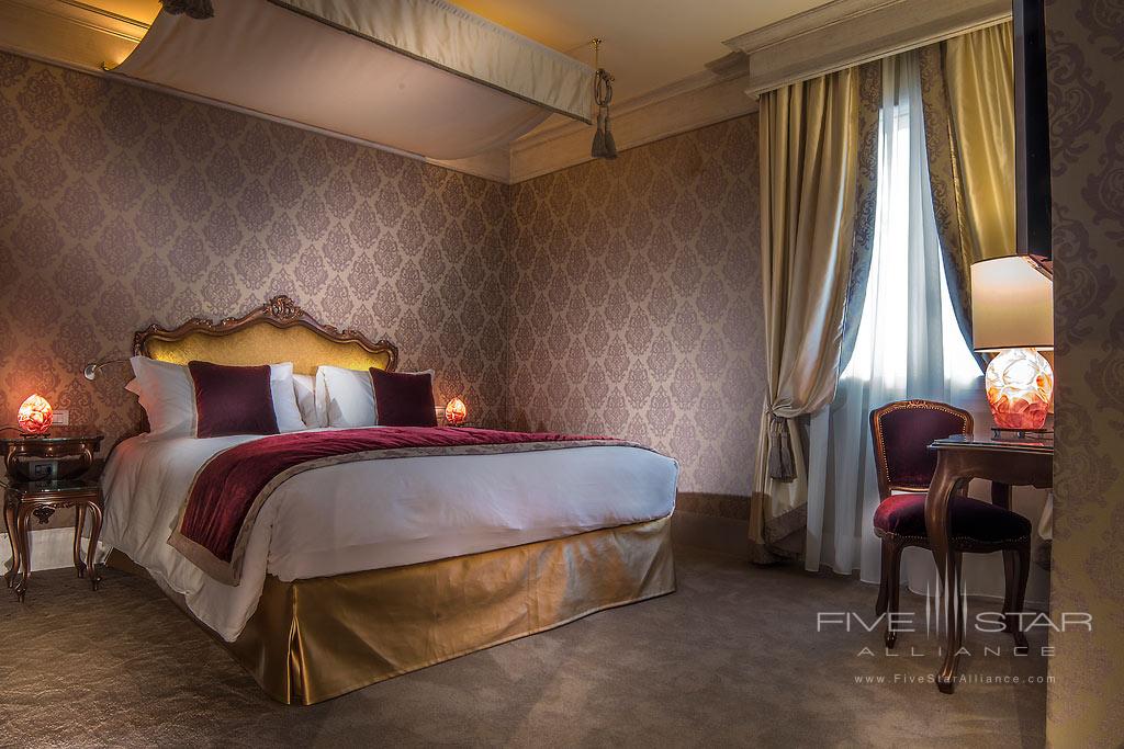 Deluxe Guest Room at Hotel Papadopoli Venezia, Italy