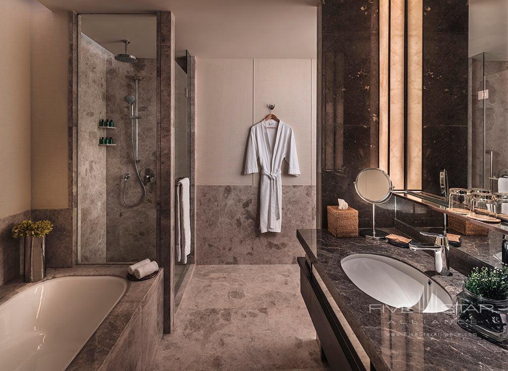 Premier Ocean View Bath at Shangri-La Hotel Colombo, Colombo, Sri Lanka