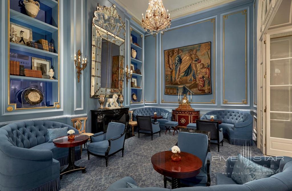 Library in The St. Regis Grand Rome
