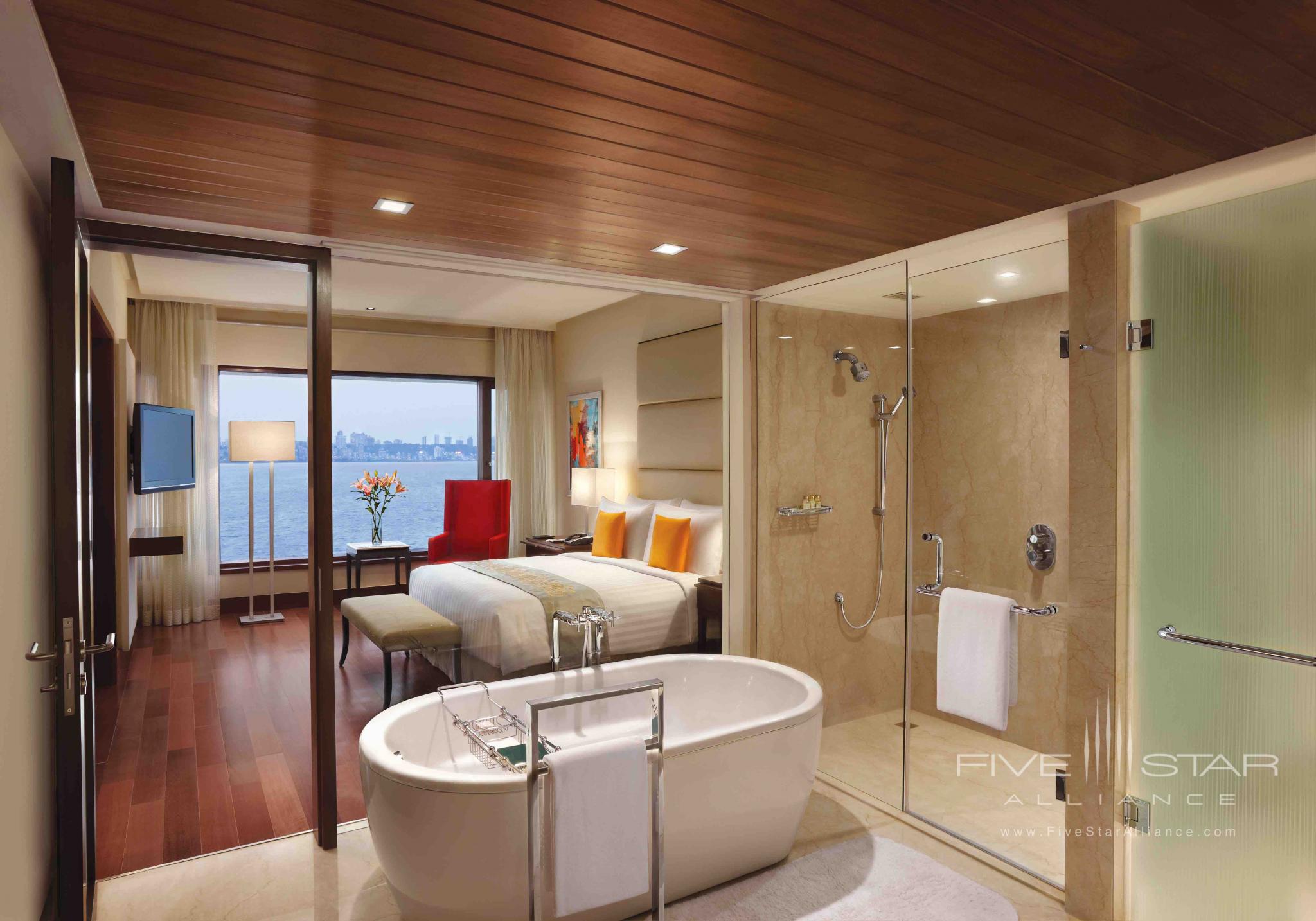 Executive Suite Bathroom at The Oberoi Mumbai