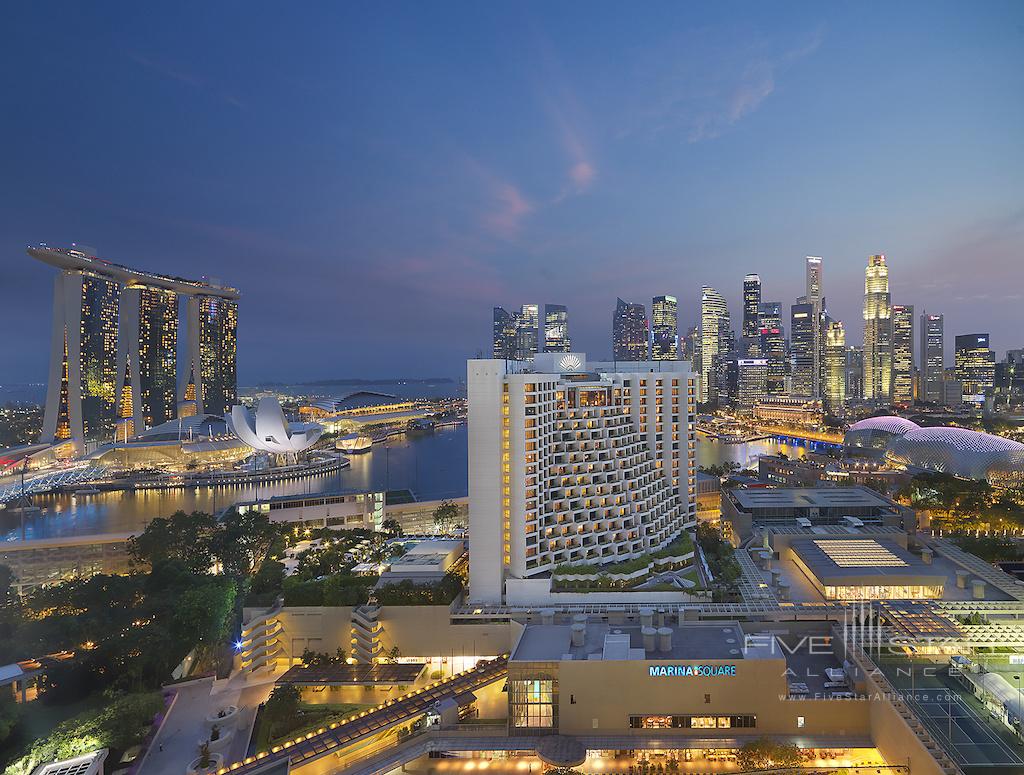 Mandarin Oriental Singapore in the harbor