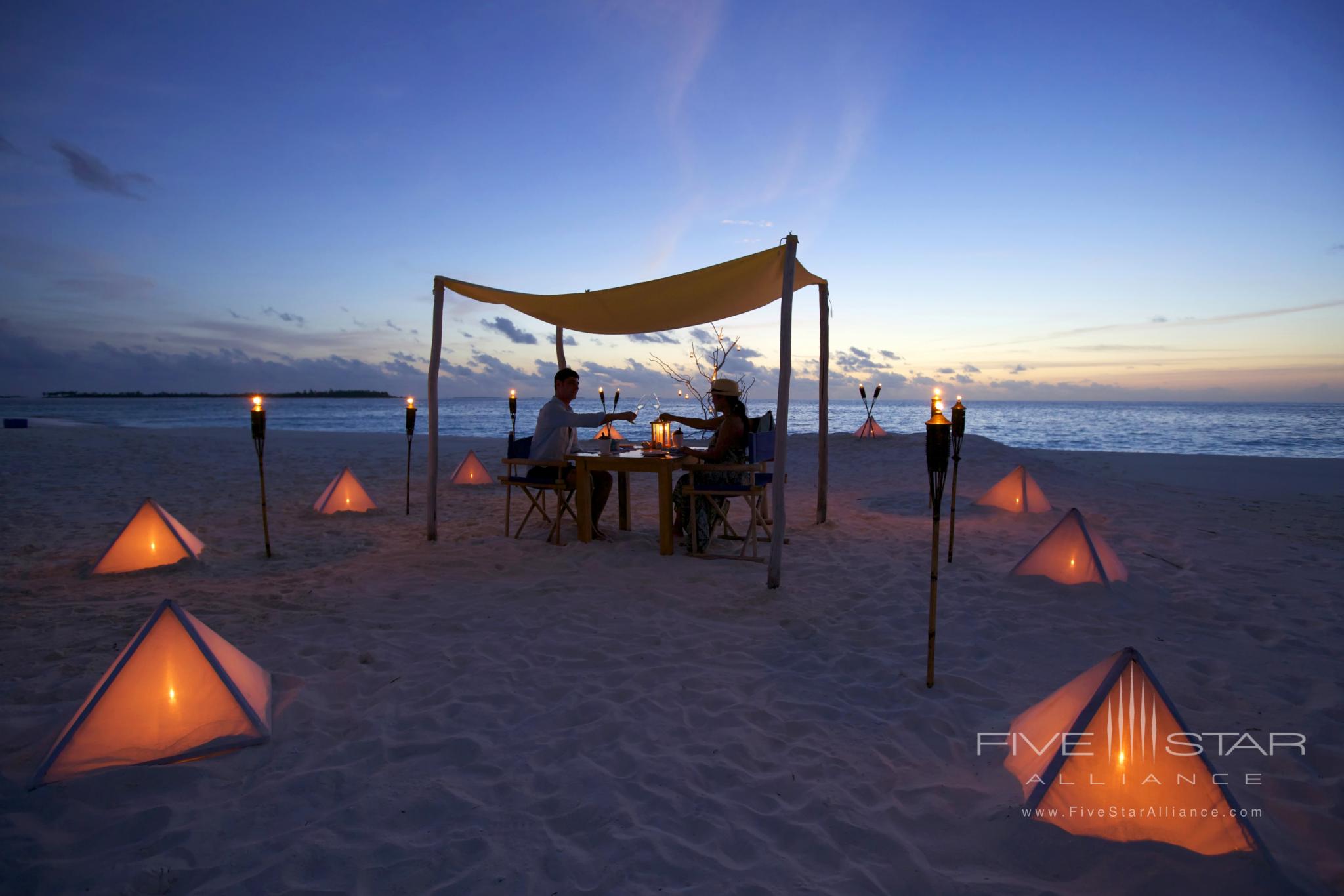 Sandbank Dining at Six Senses Laamu