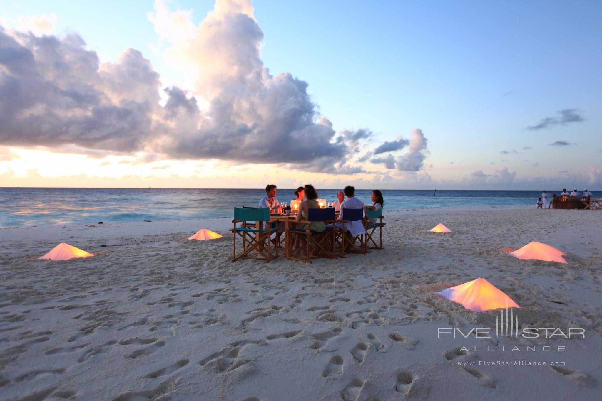 Sandbank Dining at Six Senses Laamu