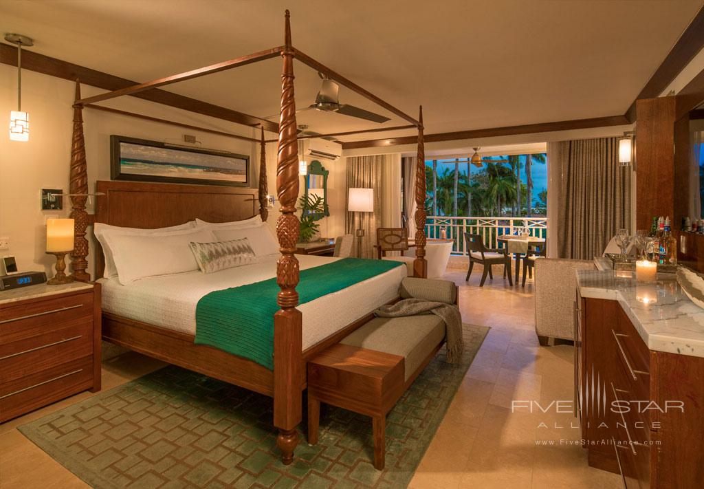 Beachfront Honeymoon Club Level Suite at Sandals Barbados