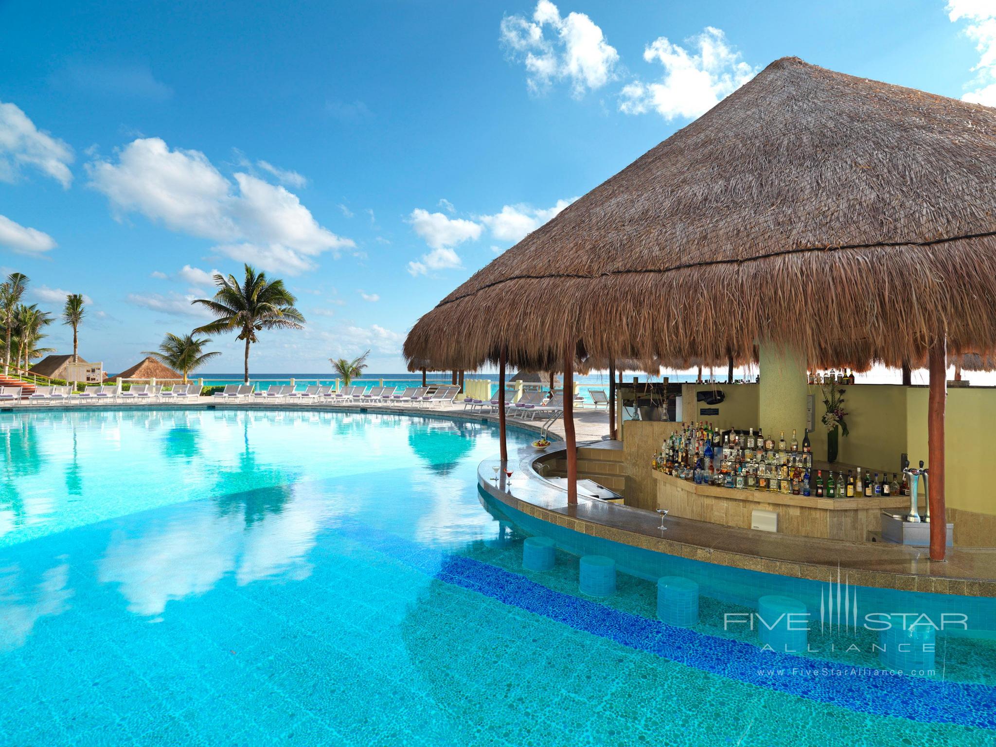 Paradisus Cancun Main Pool Swim-up Bar