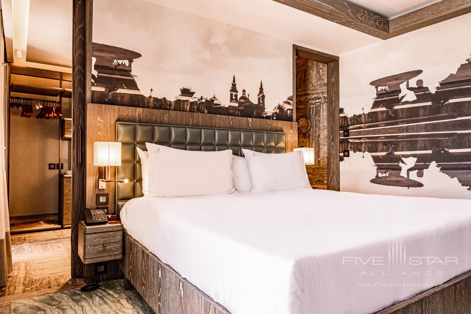 Deluxe Grand Harbour View Suite at Iniala Malta