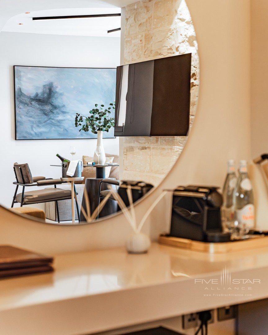 Iniala Modern Pool Suite