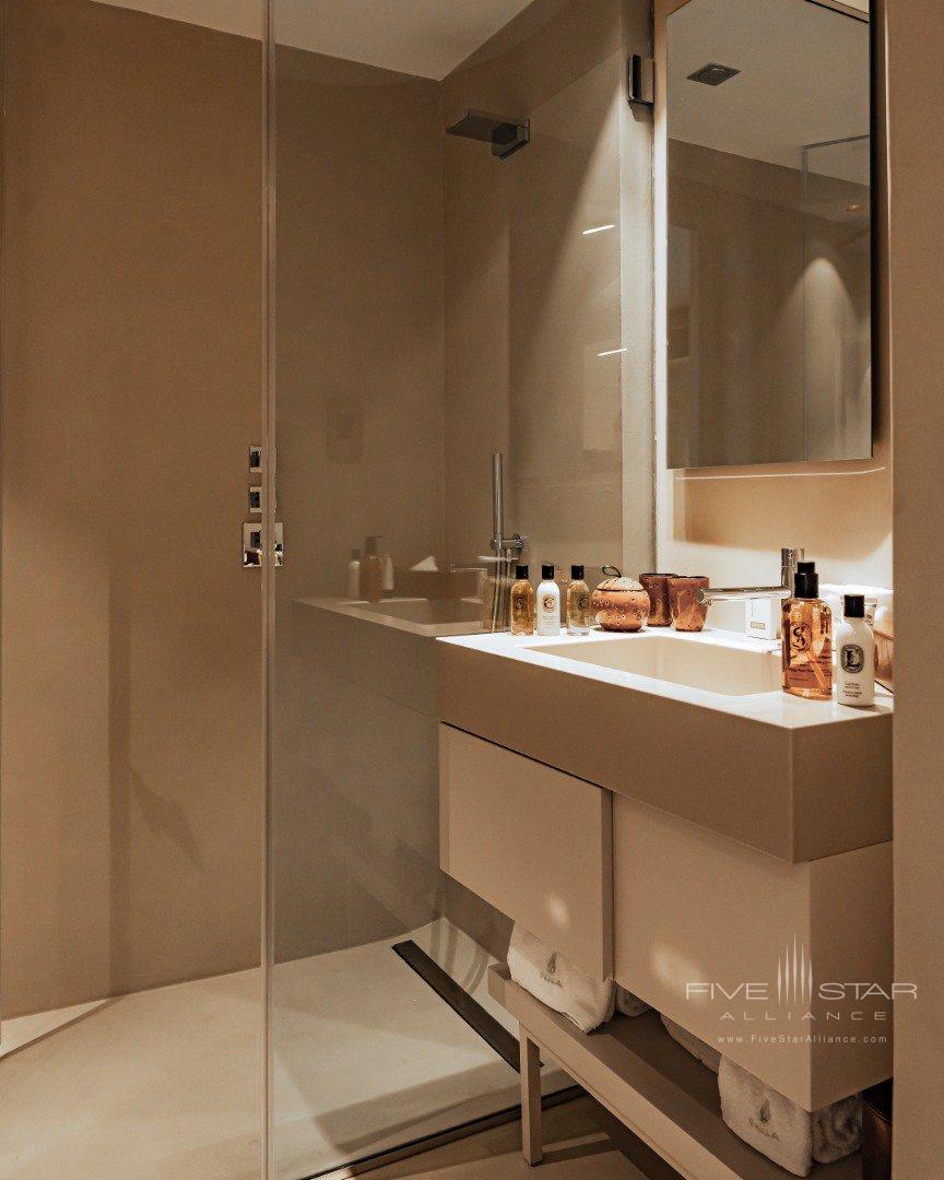 Iniala Modern Pool Suite