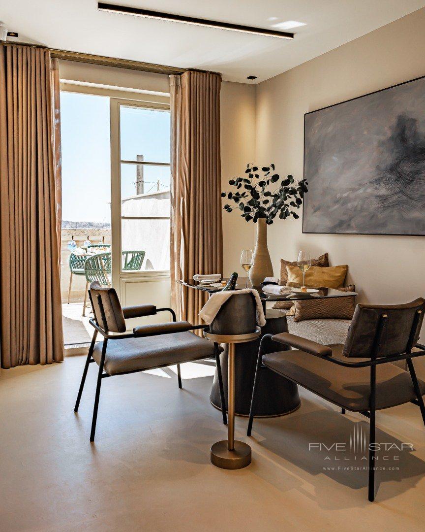 Iniala Modern Pool Suite