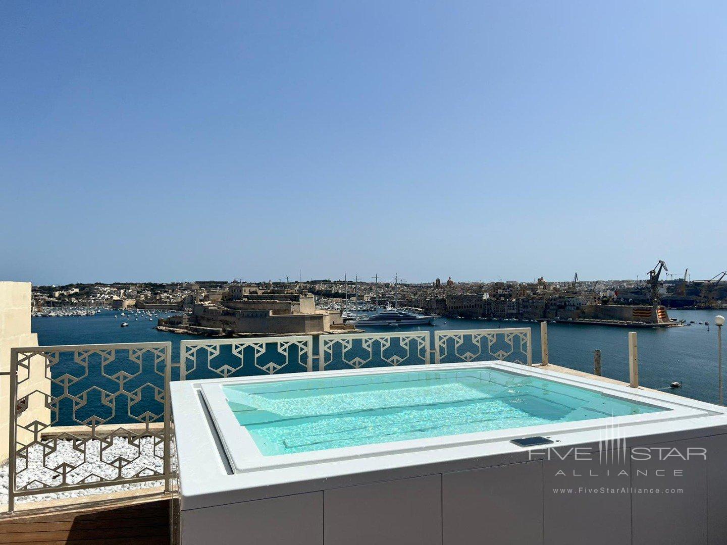 Iniala Modern Pool Suite