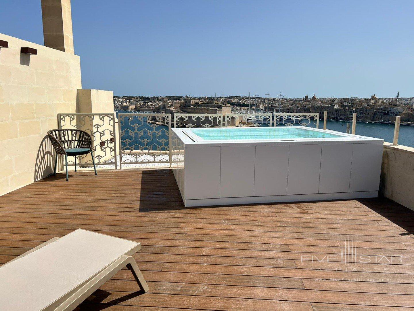 Iniala Modern Pool Suite