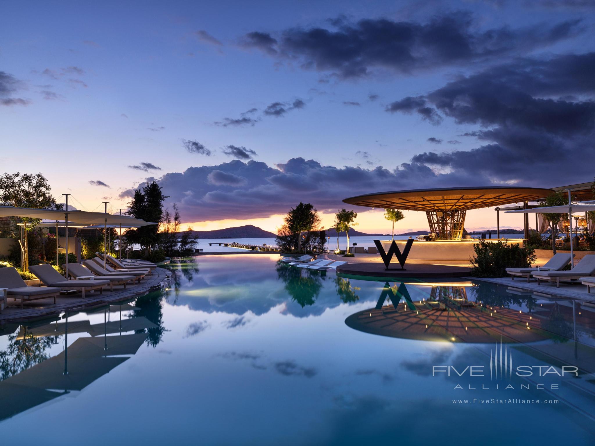 W Costa Navarino