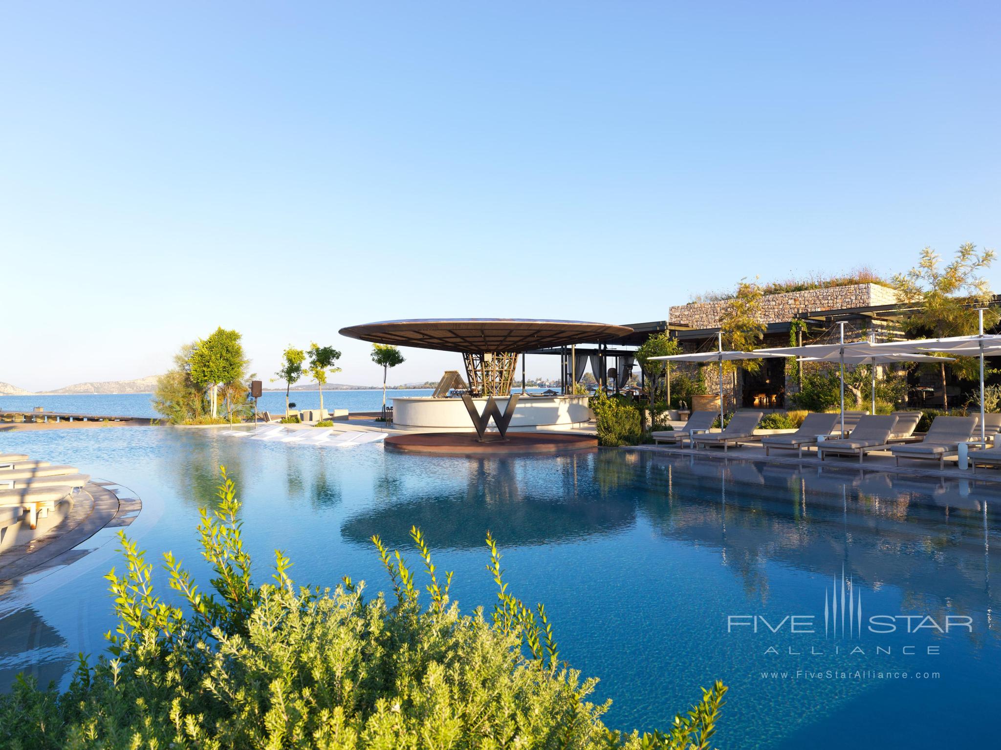 W Costa Navarino