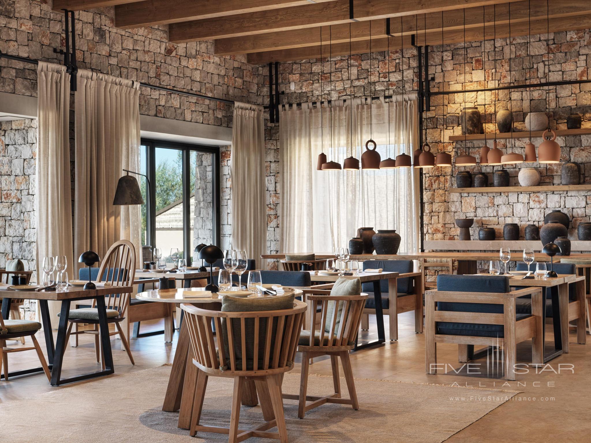 W Costa Navarino