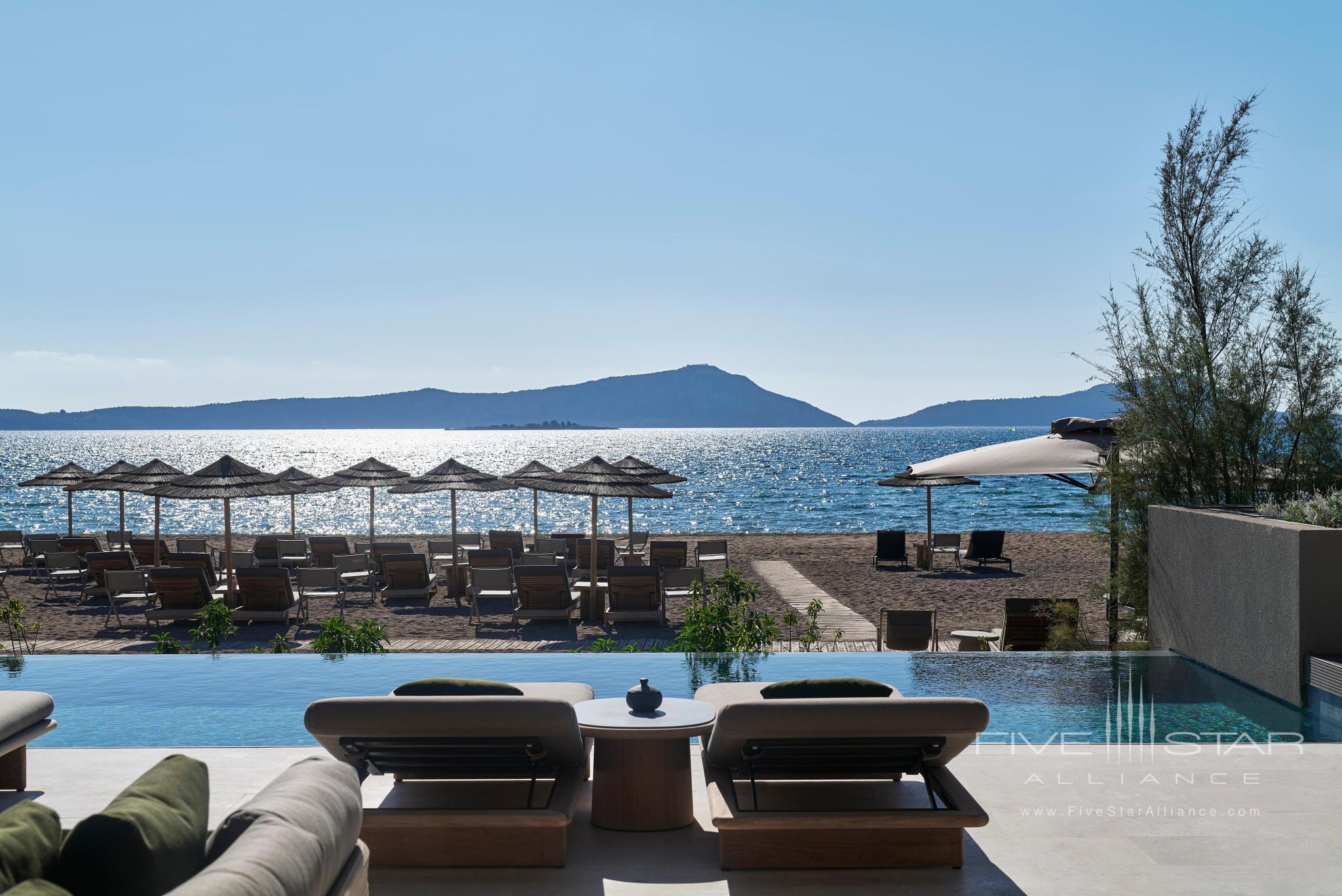 W Costa Navarino