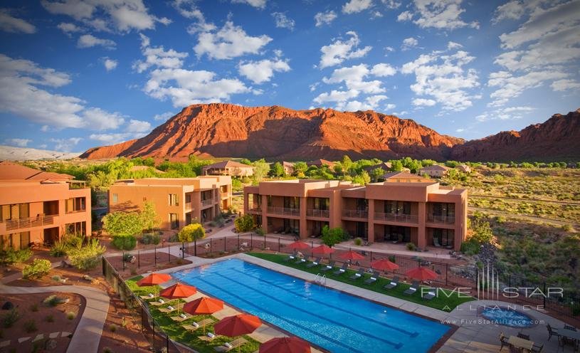 Outdoor pool at Red Mountain Resort