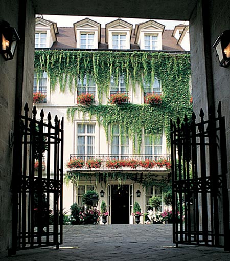 Gorgeous gated entrance to Paris boutique hotel